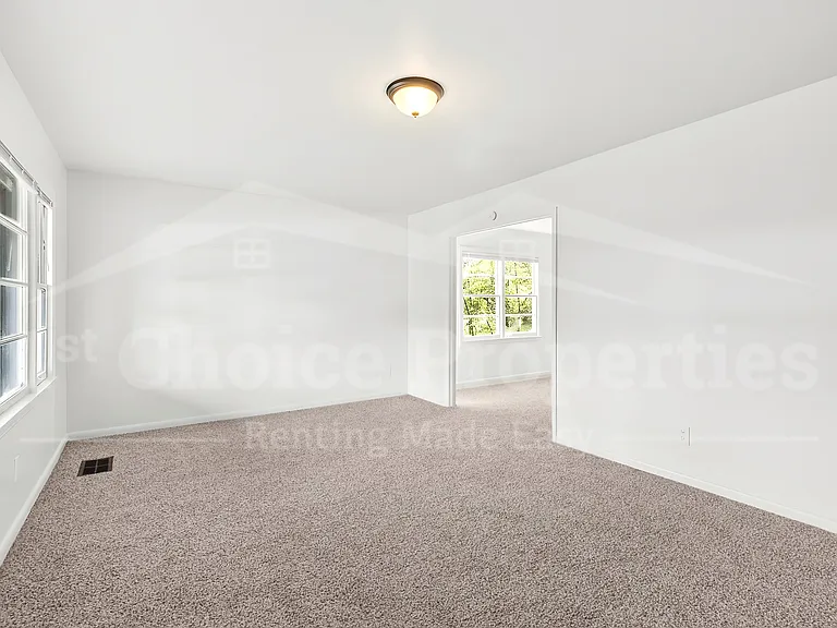 932 Five Mile Rd — Photo 5