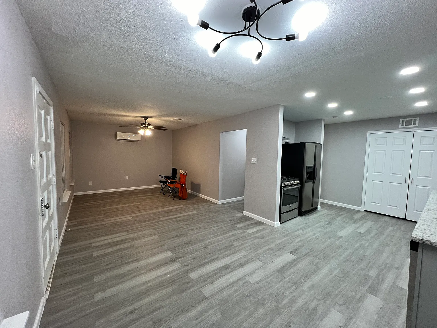 4330 Redstone Dr — Photo 2