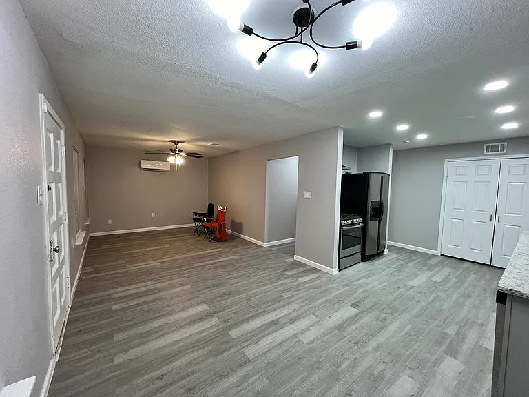 4330 Redstone Dr — Photo 2