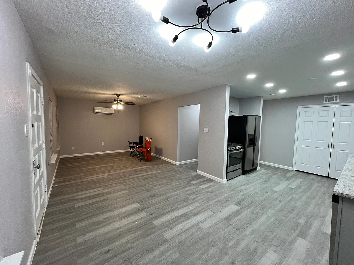 Building Photo - 4330 Redstone Dr