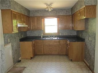 3rd image of 5322 SE North Lakeshore Dr