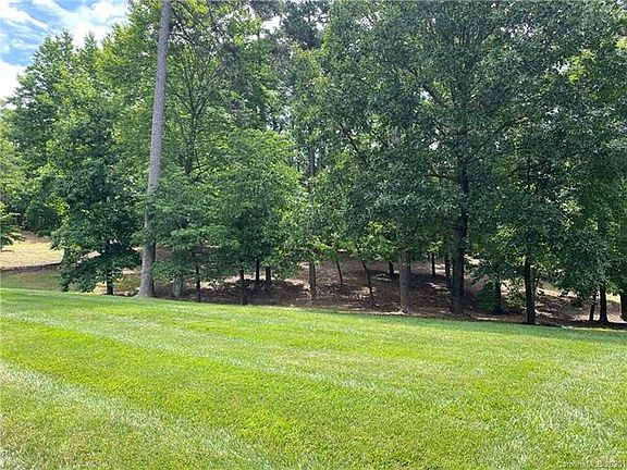 2nd image of 106 Stonebridge Dr