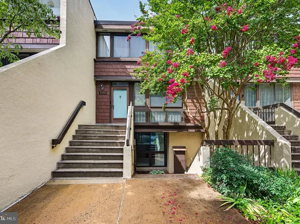 2212 S Randolph St #1, Arlington, VA 22204