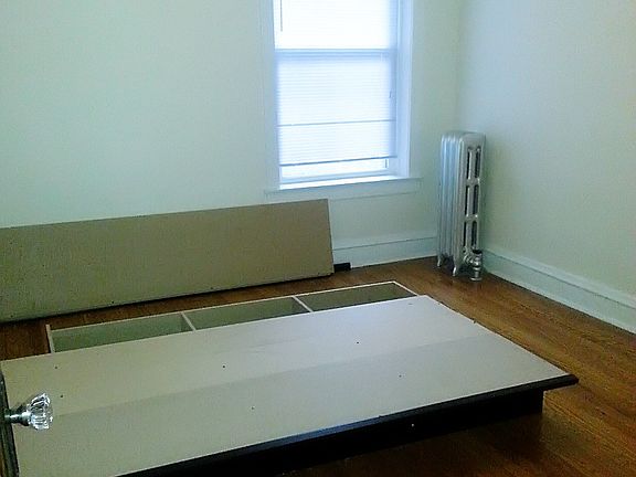 2nd image of 1648 W Sherwin Ave #3A