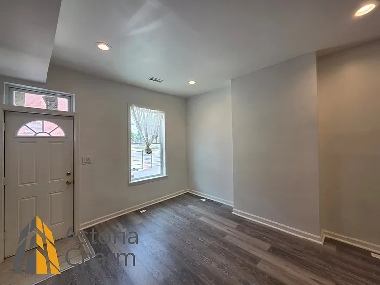 519 E 28th St — Photo 23