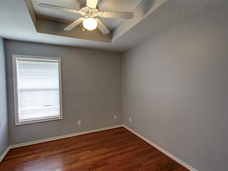 305 Landsburg Ln — Photo 15