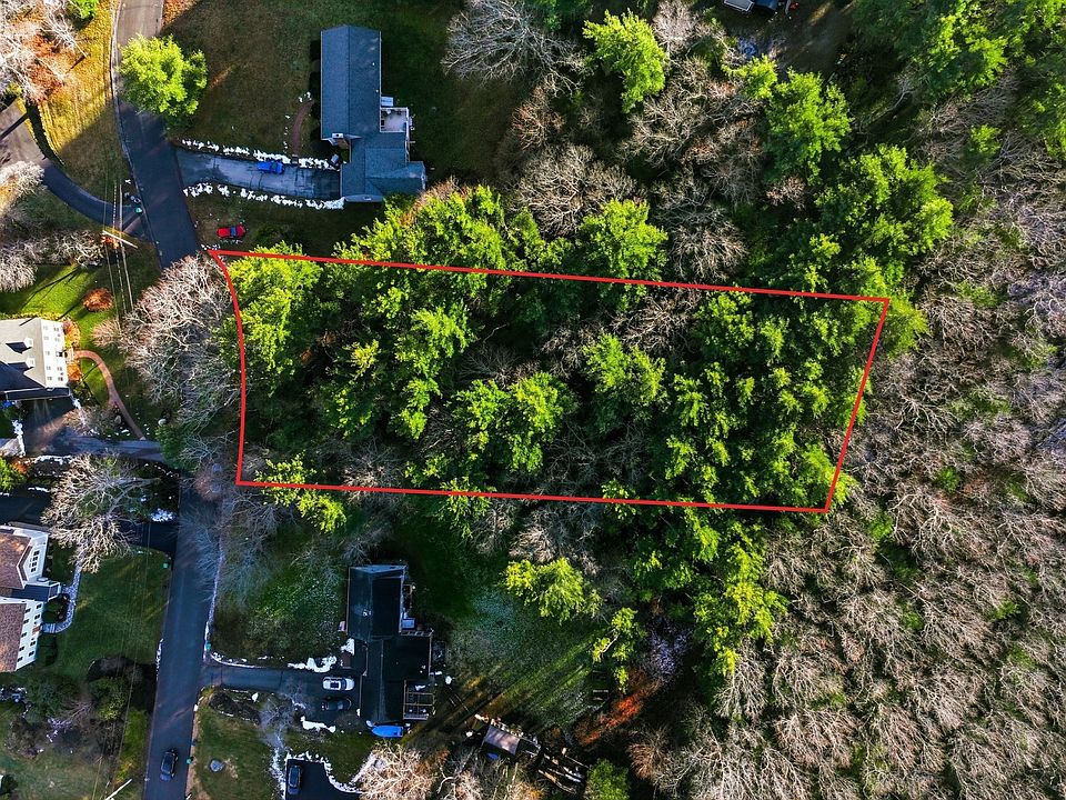 1st image of 44 Deerhill Ln