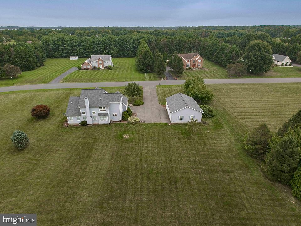 1st image of 8 Meadow Dr