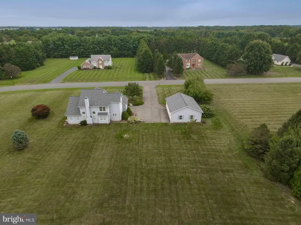 8 Meadow Dr, Middletown, DE 19709