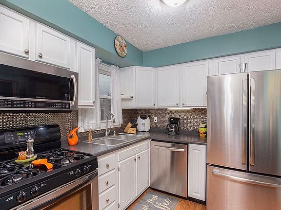 2nd image of 1871 Bristol Dr