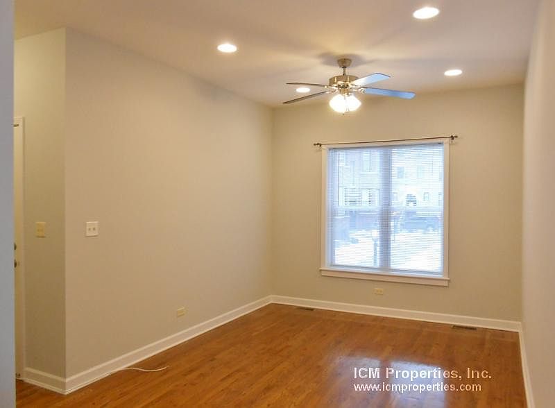 2nd image of 869 W Cornelia Ave #1E