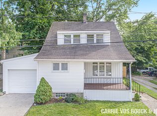 516 Bissell St NE, Grand Rapids, MI 49503