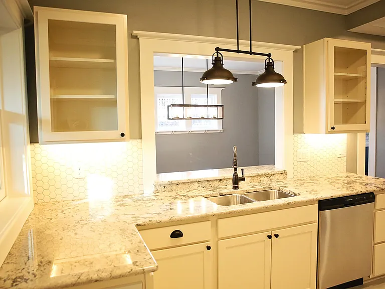 4020 Ingersoll Ave — Photo 7