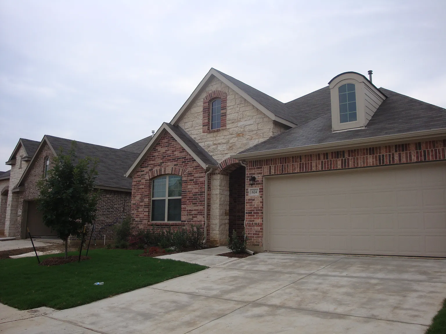 4 bed, 2041 sqft, $2,700 — Photo 3