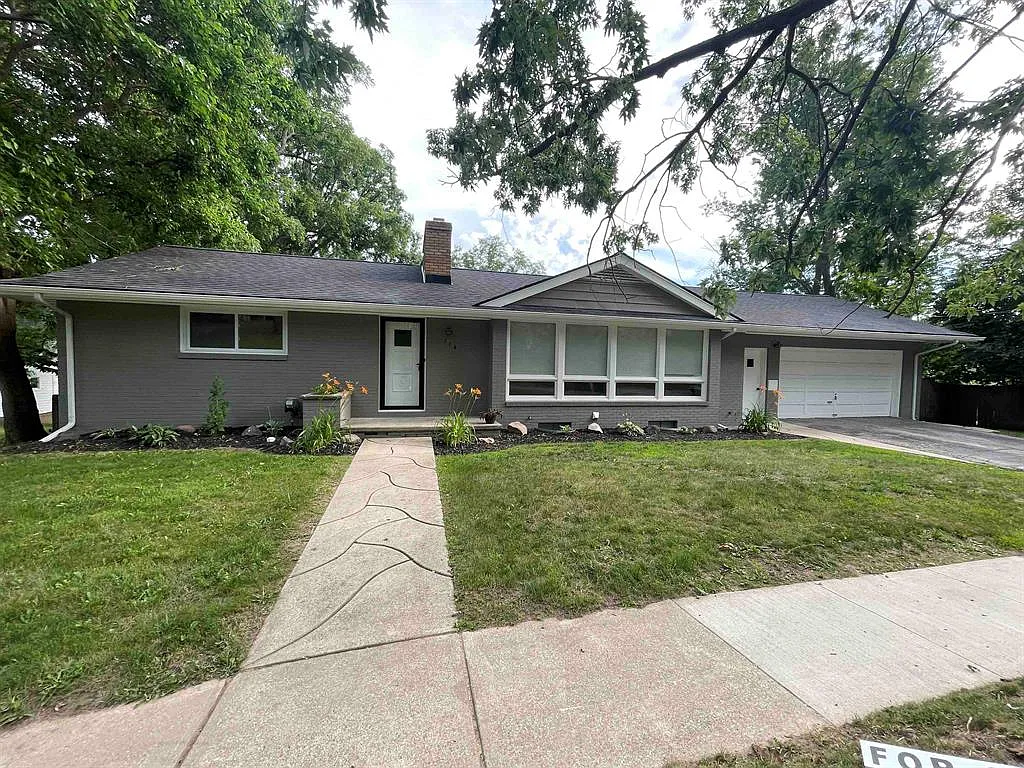 4 bed, 2.5 bath, 1354 sqft, $2,500 — Photo 3