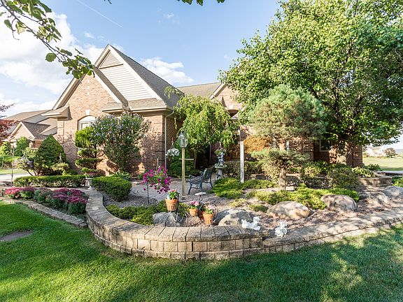 3rd image of 45506 Muirfield Dr
