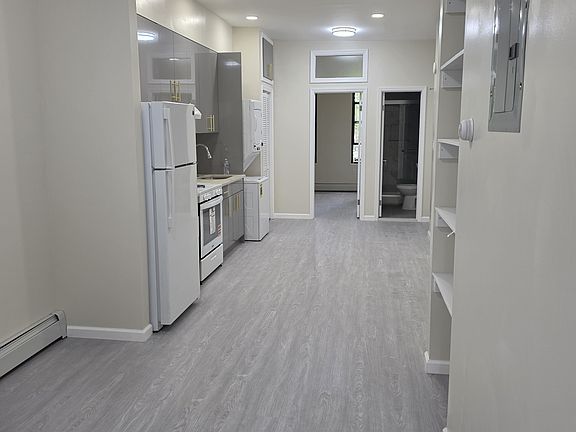 4th image of 781 Seneca Ave Floor 2