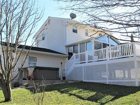 2nd image of 18 Archwood Ave