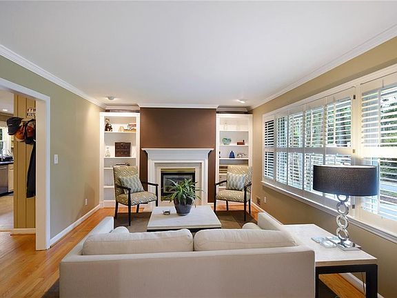 4th image of 2169 Thorncliff Dr NE
