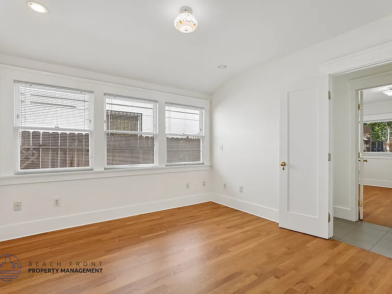 2810 E 2nd St — Photo 23