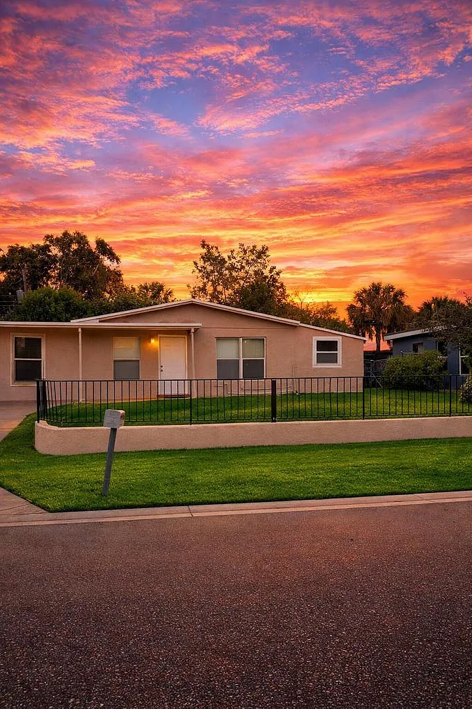5 bed, 1172 sqft, $2,830 — Photo 1