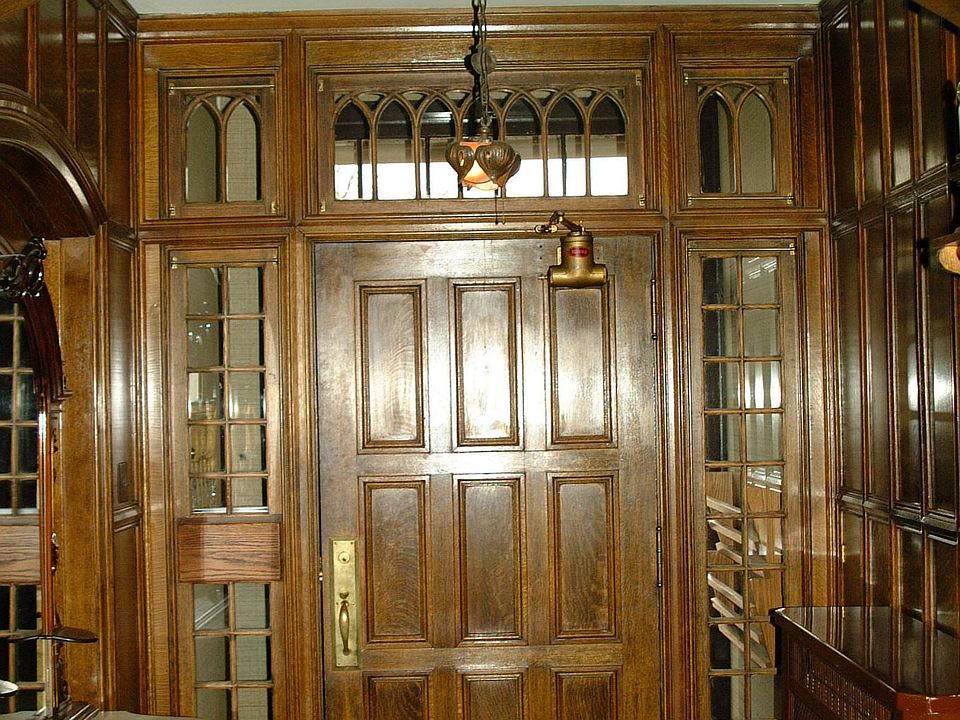 Common area entryway
