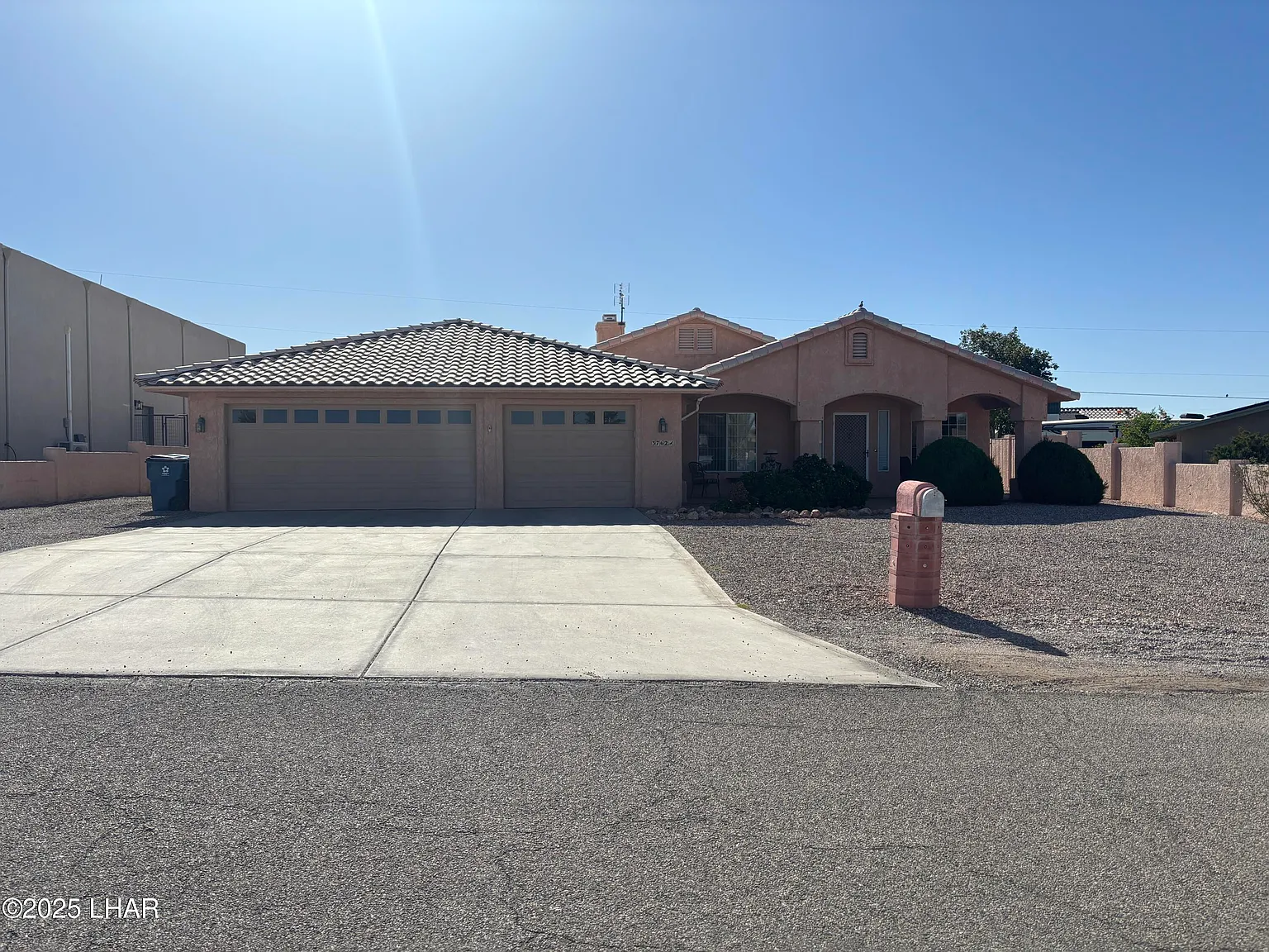 3 bed, 2.0 bath, 1887 sqft, $2,300 — Photo 1