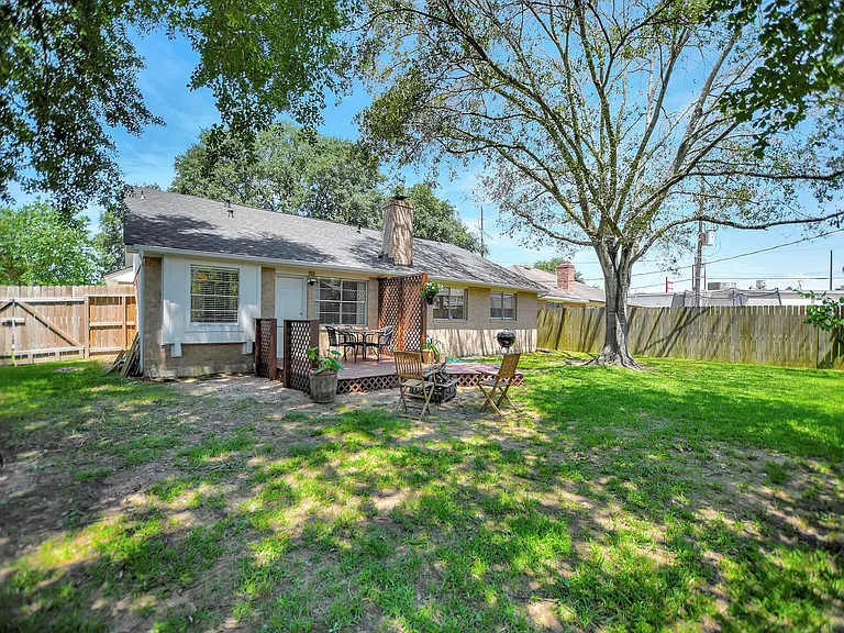21902 Meadowhill Dr — Photo 33