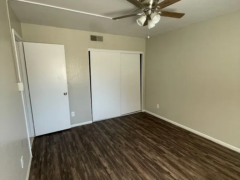2704 E. Turney Ave — Photo 12