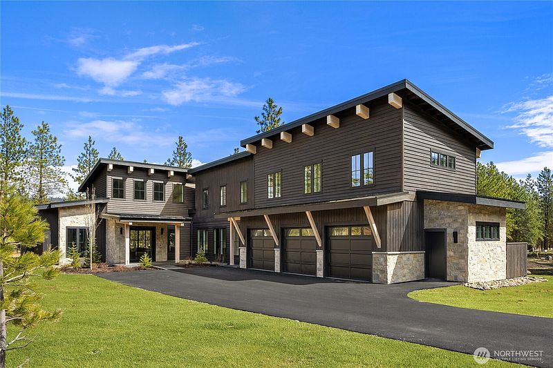 2nd image of 451 Southern Star Lane