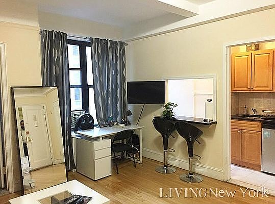 3rd image of 135 E 50th St APT 9D