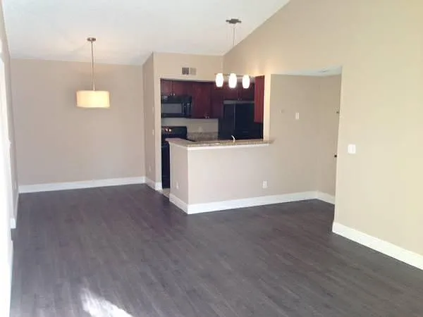 5164 Conroy Rd — Photo 2