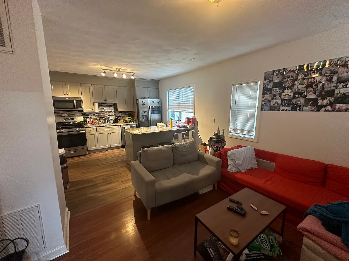 5 bed, 1250 sqft, $4,798 — Photo 3