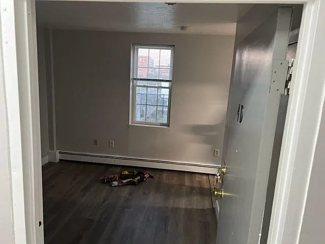 572 Essex St #4D — Photo 7