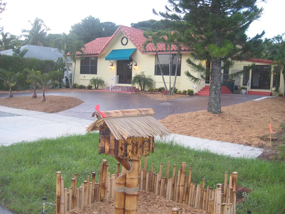 CUSTOM BAMBOO MAILBOX - 1143 Bluebird Ave