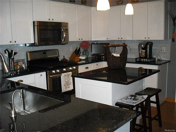 4th image of 7494 Pebble Ln #1