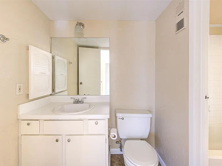 3055 Walnut Bend Ln #21 — Photo 24