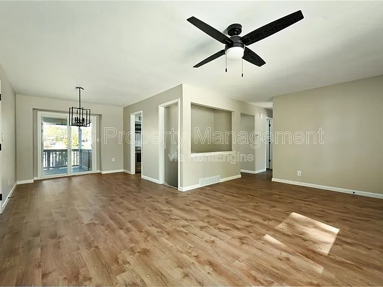 12120 W 63rd Ter — Photo 3