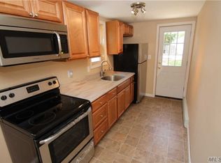 41 Pinedale Ave, Farmingville, NY 11738