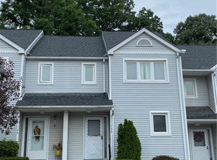 130 Oak Ridge Dr #130, Windsor Locks, CT 06096