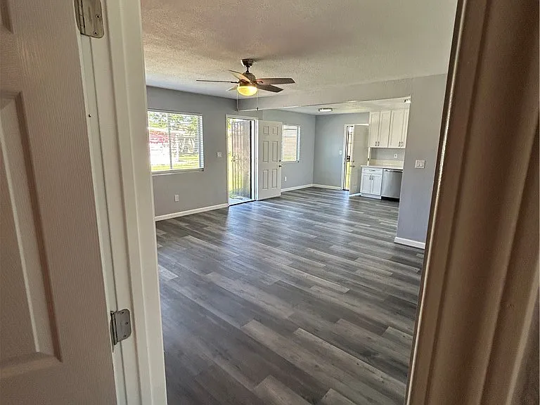 8523 Cedar St — Photo 15