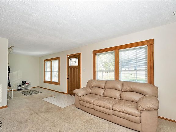 4th image of 15514 Waverly Ave