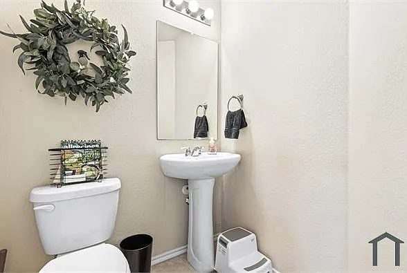 1404 Basswood Ln — Photo 11