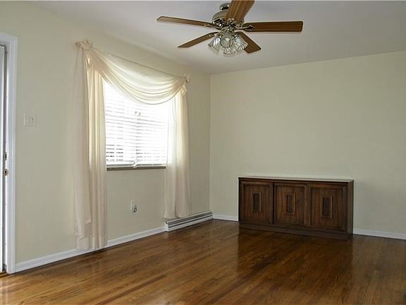 Beautiful hardwood floors and neutral dcor offer a pleasant atmosphere to personalize the home to compliment your style of livin