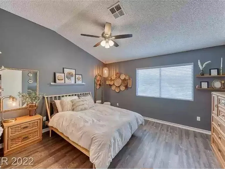 533 Meadbury Dr — Photo 25
