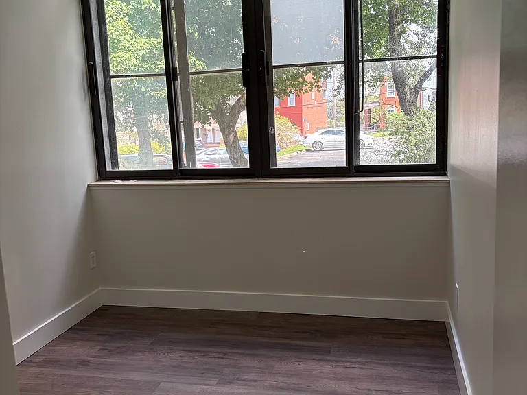 Parkway Apartments — Photo 15