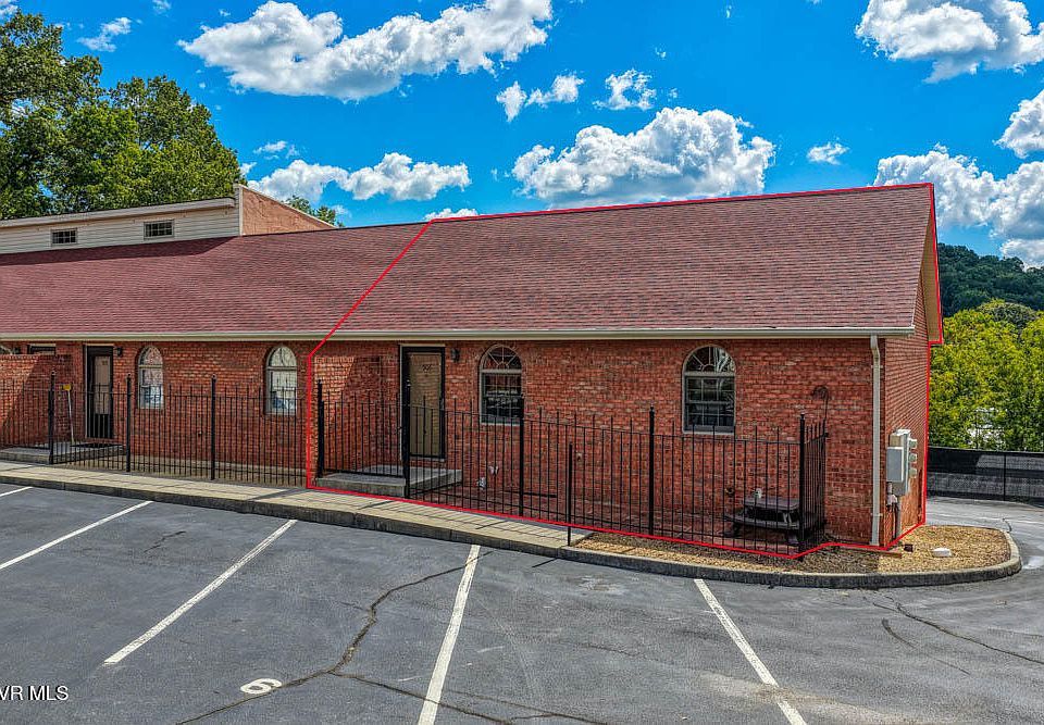 1st image of 506 Phoenix Ct #506