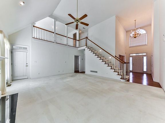 3rd image of 305 Forkwood Trl