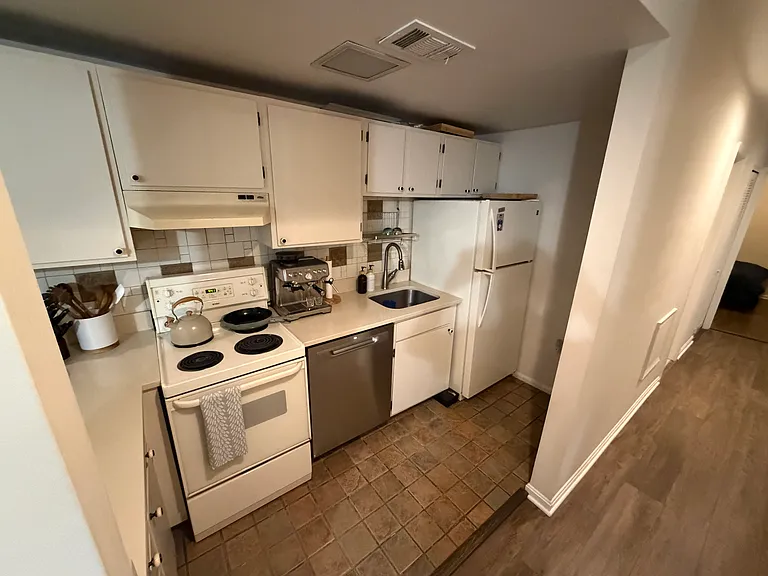 1439 Swann St NW #A — Photo 18
