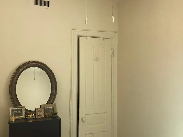 1117 W Dickens Ave #2 — Photo 12